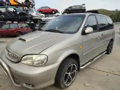 Véhicule à la ferraille KIA CARNIVAL I (UP)  de l'année 2000 alimenté J3