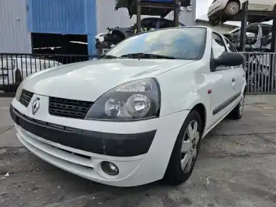 Véhicule à la ferraille RENAULT CLIO II (BB_, CB_)  de l'année 2001 alimenté K9K 704