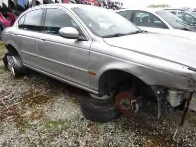 Veicolo di demolizione jaguar x-type 2.5 v6 dell'anno 2001 alimentato xb