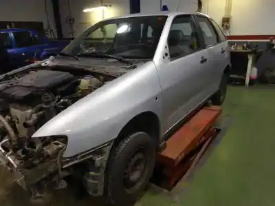 Veículo de Sucata seat ibiza (6k1) 1.4 do ano 2000 alimentado akk