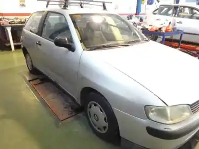 Veículo de Sucata seat ibiza (6k1) 1.4 do ano 2000 alimentado akk