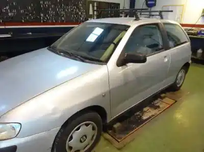 Veículo de Sucata seat ibiza (6k1) 1.4 do ano 2000 alimentado akk