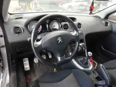 Veículo de Sucata peugeot 308 ii cc do ano 2013 alimentado 9h05