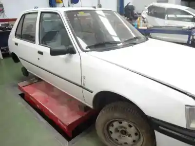 Veículo de Sucata peugeot 205 berlina 1.1 mito do ano 1994 alimentado kdx