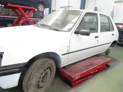 Veículo de Sucata peugeot 205 berlina 1.1 mito do ano 1994 alimentado kdx