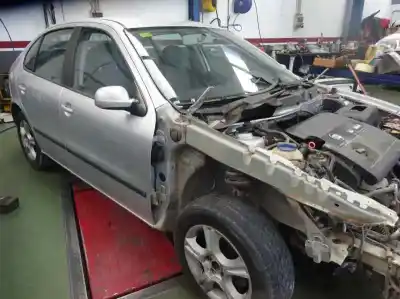 Veículo de Sucata seat leon (1m1) 1.6 16v do ano 2002 alimentado azd