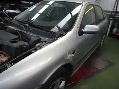 Veículo de Sucata seat leon (1m1) 1.6 16v do ano 2002 alimentado azd