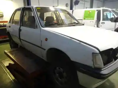 Veículo de Sucata peugeot 205 berlina p1r do ano 1995 alimentado a9a