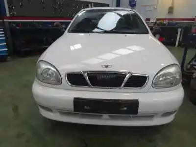 Véhicule à la ferraille DAEWOO LANOS 1.6 CAT de l'année 1998 alimenté A16DMS