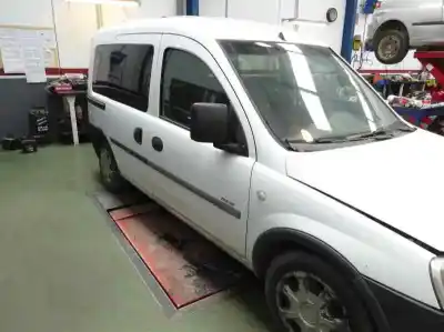 Veículo de Sucata opel combo 1.7 16v dti cat (y 17 dt / lr6) do ano 2003 alimentado y17dt