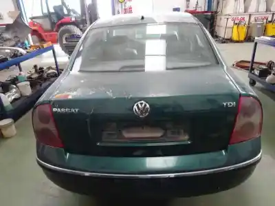 Veículo de Sucata volkswagen passat berlina (3b3) 1.9 tdi do ano 2000 alimentado avf