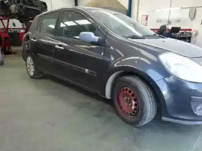 Veículo de Sucata renault clio iii 1.5 dci diesel cat 75 cv / 55 kw do ano 2007 alimentado 