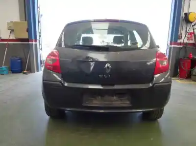 Veículo de Sucata renault clio iii 1.5 dci diesel cat 75 cv / 55 kw do ano 2007 alimentado 