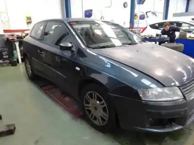 Veículo de Sucata fiat stilo multi wagon (192) 1.6 16v do ano 2002 alimentado 182b6000