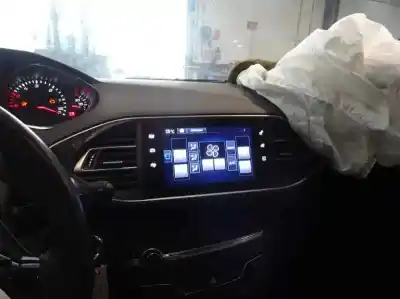 Veículo de Sucata peugeot 308 active do ano 2017 alimentado bh0