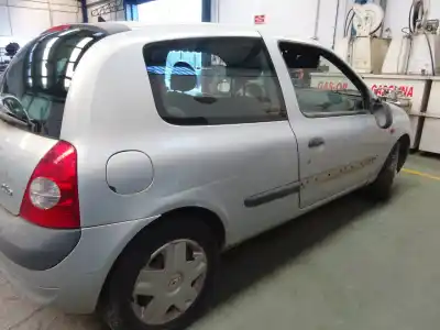 Sloopvoertuig renault clio ii fase ii (b/cb0) 1.2 van het jaar 2002 aangedreven d7f g7