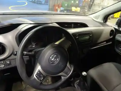 Veicolo di demolizione toyota yaris city dell'anno 2016 alimentato 1kr