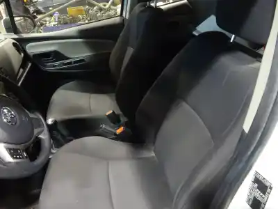 Veicolo di demolizione toyota yaris city dell'anno 2016 alimentato 1kr