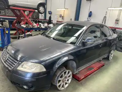 Veículo de Sucata volkswagen passat berlina (3b3) 1.9 tdi do ano 2004 alimentado awx