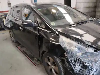 Vehicul casat kia carens ( ) drive al anului 2015 alimentat d4fd