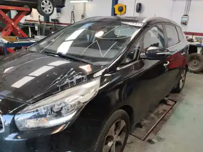 Vehicul casat kia carens ( ) drive al anului 2015 alimentat d4fd