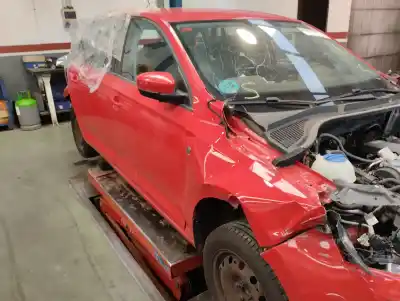 Veículo de Sucata skoda rapid ambition do ano 2014 alimentado cbz