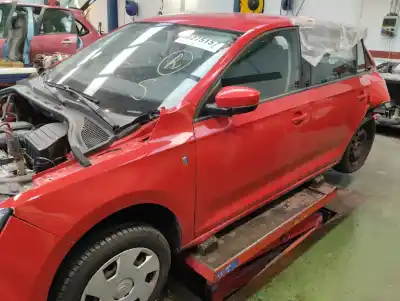 Veículo de Sucata skoda rapid ambition do ano 2014 alimentado cbz