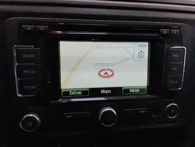 Veículo de Sucata skoda rapid ambition do ano 2014 alimentado cbz