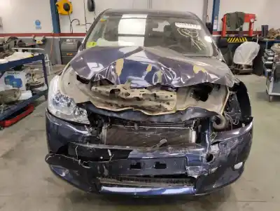 Veículo de Sucata TOYOTA VERSO Active do ano 2010 alimentado 1AD