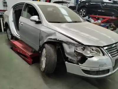 Veículo de Sucata volkswagen passat berlina (3c2) 2.0 tdi do ano 2005 alimentado bkp