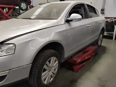 Veículo de Sucata volkswagen passat berlina (3c2) 2.0 tdi do ano 2005 alimentado bkp