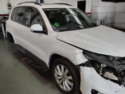 Veicolo di demolizione volkswagen                                         tiguan (5n2)                                                                                                                                                                                                                                               t1 bluemotion                                                                                                                                                                                                                                              dell'anno 2016 alimentato cuv