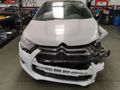 Véhicule à la ferraille CITROEN DS4  de l'année 2015 alimenté 9H06