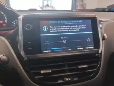 Sloopvoertuig peugeot 2008 (--.2013->) 1.2 16v vti van het jaar 2019 aangedreven hm05