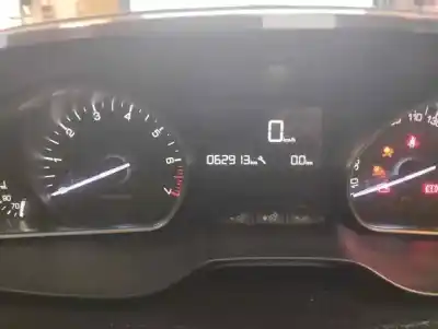 Sloopvoertuig peugeot 2008 (--.2013->) 1.2 16v vti van het jaar 2019 aangedreven hm05