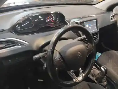 Sloopvoertuig peugeot 2008 (--.2013->) 1.2 16v vti van het jaar 2019 aangedreven hm05