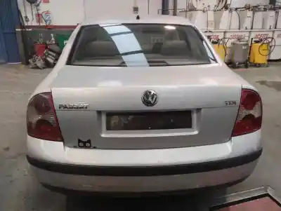 Veículo de Sucata volkswagen passat berlina (3b3) 3bg do ano 2002 alimentado awx