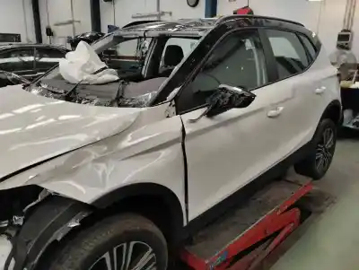 Veicolo di demolizione seat arona 1.0 tsi dell'anno 2023 alimentato dla
