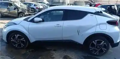 Véhicule à la ferraille toyota c-hr (_x1_) 1.8 hybrid (zyx10_, zyx11_) de l'année 2023 alimenté 2zr-fxe