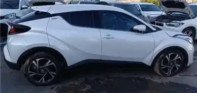 Véhicule à la ferraille toyota c-hr (_x1_) 1.8 hybrid (zyx10_, zyx11_) de l'année 2023 alimenté 2zr-fxe