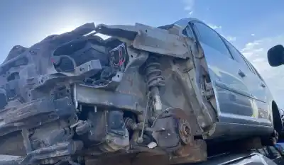 Veículo de Sucata volkswagen touran (1t1, 1t2) 1.9 tdi do ano 2004 alimentado avq