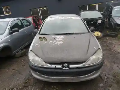 Veicolo di demolizione peugeot                                            206+                                                                                                                                                                                                                                                       1.1                                                                                                                                                                                                                                                        dell'anno 2000 alimentato 