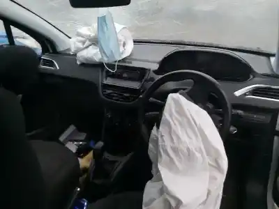 Veículo de Sucata peugeot 208 1.2 12v vti do ano 2013 alimentado hm01