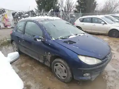 Véhicule à la ferraille peugeot                                            206+                                                                                                                                                                                                                                                       1.4                                                                                                                                                                                                                                                        de l'année 1999 alimenté 