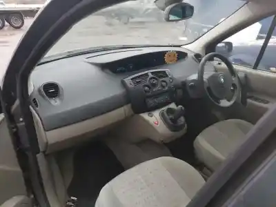 Sloopvoertuig renault scenic ii 1.6 16v van het jaar 2004 aangedreven k4m782