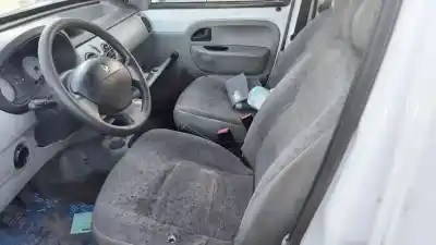 Здавання транспортного засобу renault   року 2005 потужний  Здавання транспортного засобу renault   року 2005 потужний