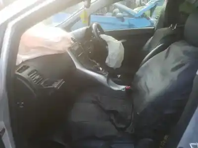 Veicolo di demolizione toyota auris 1.8 16v dell'anno 2011 alimentato 2zrfxe