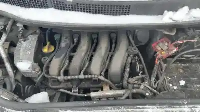 Veículo de Sucata renault scenic ii 1.6 16v do ano 2004 alimentado k4m782