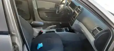 Veicolo di demolizione kia cerato 1.6 lx berlina dell'anno 2004 alimentato g4ed