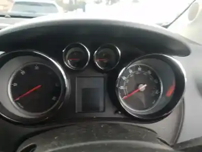 Veicolo di demolizione opel meriva b 1.7 16v cdti dell'anno 2011 alimentato 